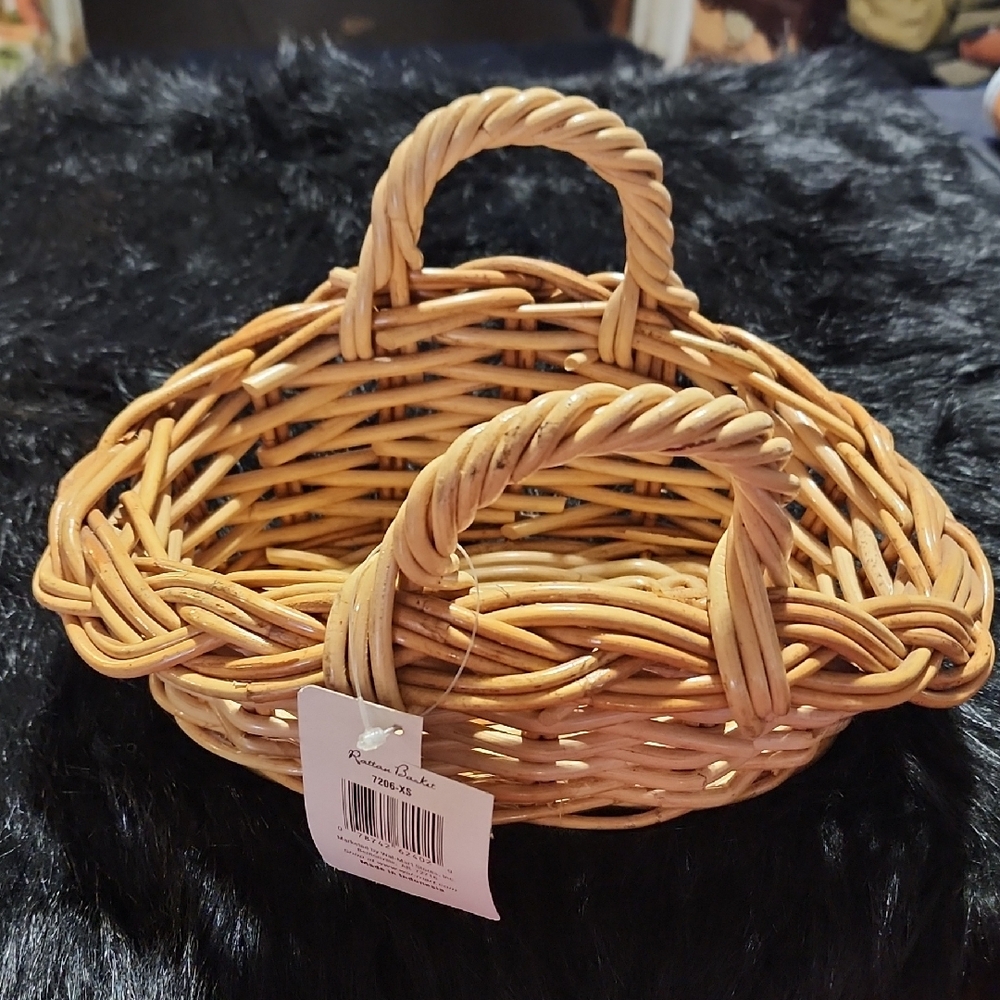 RATTAN BASKET WITH 2- HANDLES.